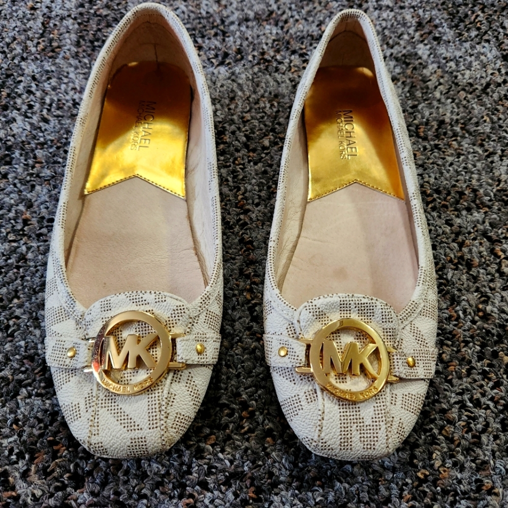 Michael Kors Signature Flats MK logo
